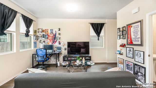 Listing photo id 2 for 10427 Green Prairie