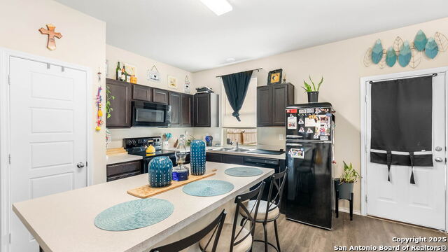 Listing photo id 3 for 10427 Green Prairie