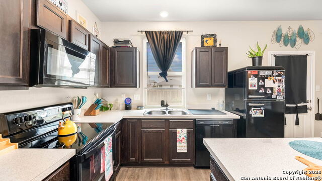 Listing photo id 4 for 10427 Green Prairie
