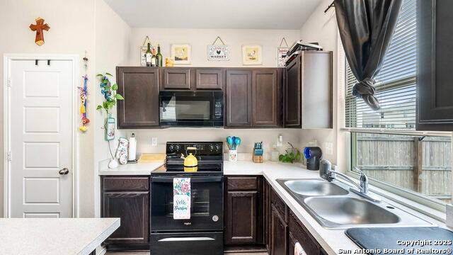 Listing photo id 5 for 10427 Green Prairie