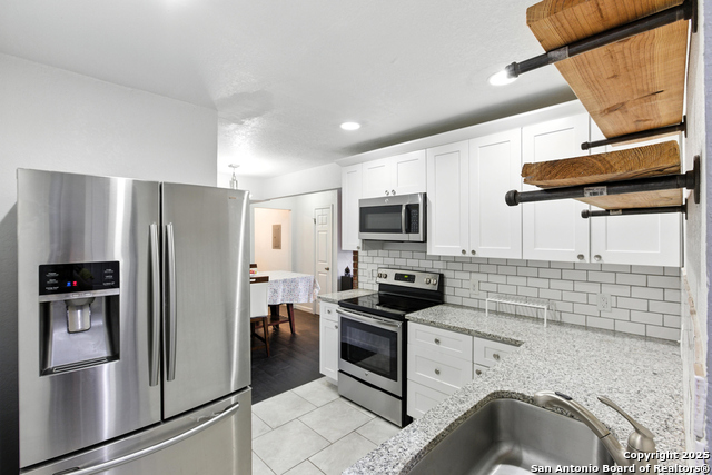 Listing photo id 2 for 359 Tomrob