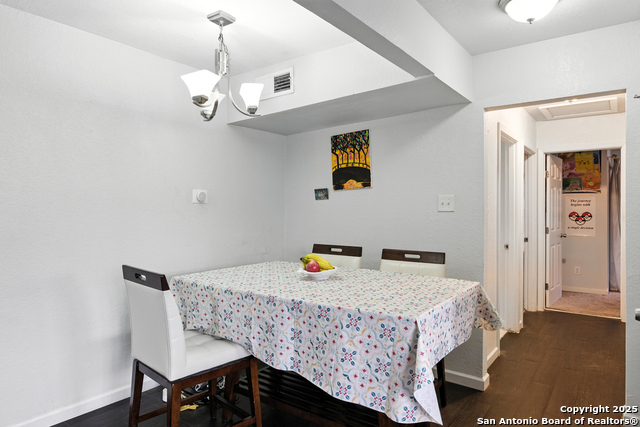 Listing photo id 5 for 359 Tomrob