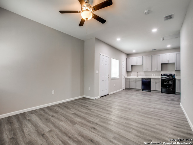 Image 3 of 12 For 2910 Laredo S