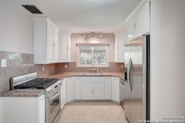 Image 20 of 44 For 631 Nottingham Dr E