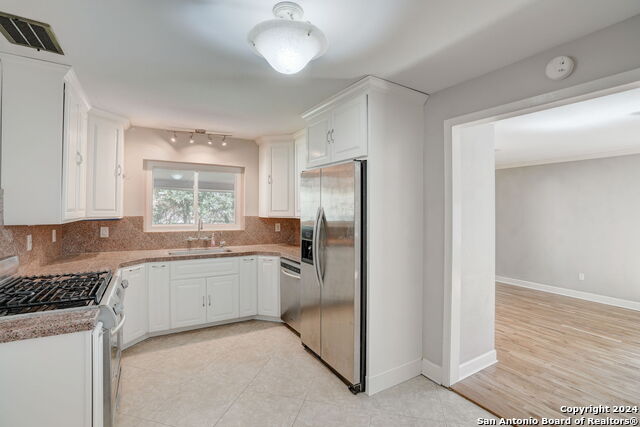 Image 21 of 44 For 631 Nottingham Dr E