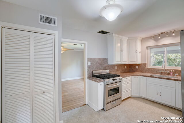 Image 24 of 44 For 631 Nottingham Dr E