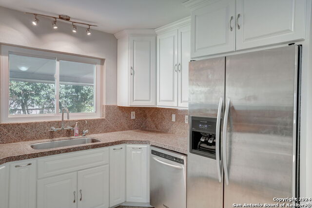 Image 25 of 44 For 631 Nottingham Dr E