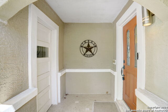 Image 7 of 44 For 631 Nottingham Dr E