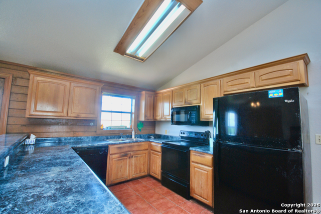 Listing photo id 10 for 2725 Old Lehmann