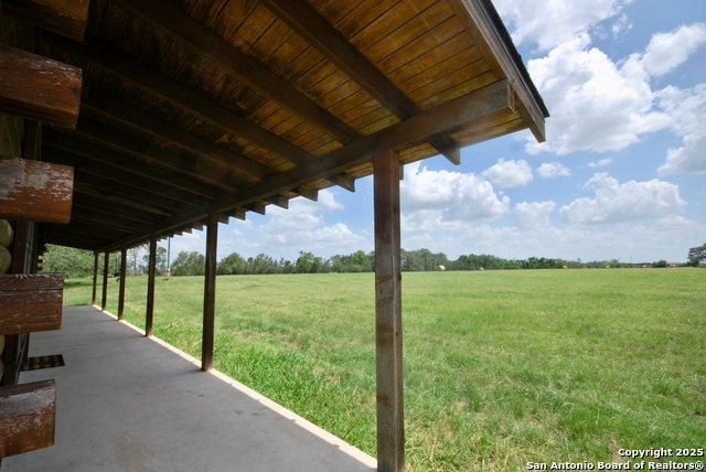 Listing photo id 20 for 2725 Old Lehmann
