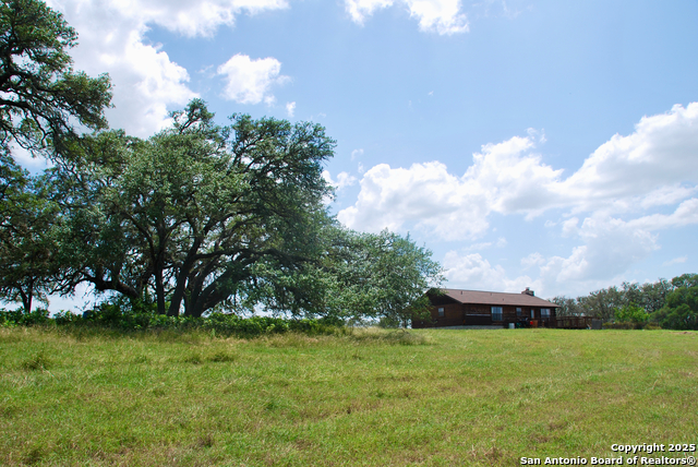 Listing photo id 30 for 2725 Old Lehmann