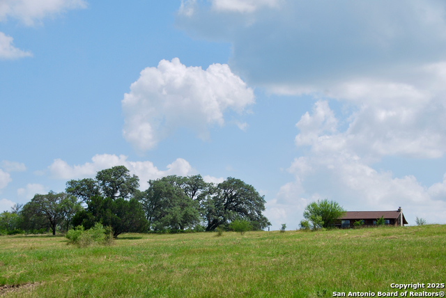 Listing photo id 31 for 2725 Old Lehmann