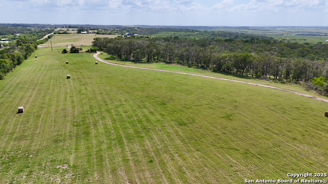 Listing photo id 40 for 2725 Old Lehmann