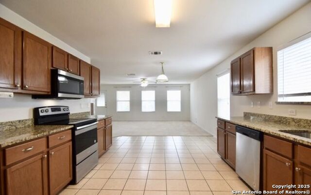 Listing photo id 8 for 12626 Sunny Wonder