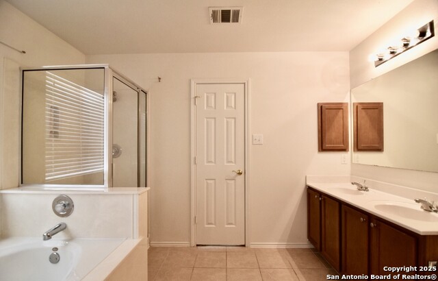 Listing photo id 12 for 12626 Sunny Wonder