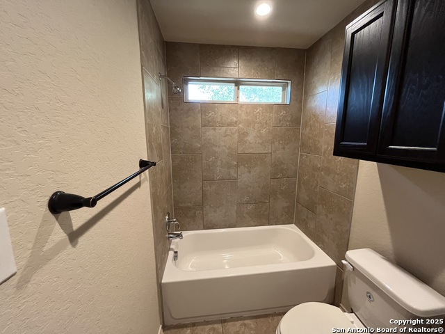 Image 20 of 31 For 6866 Lakeview Dr.  101