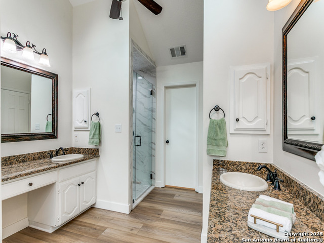 Image 21 of 25 For 16819 Summer Creek