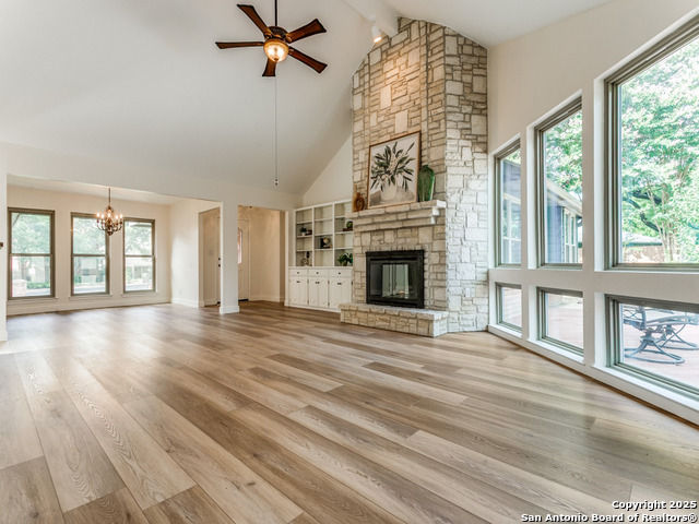 Image 7 of 25 For 16819 Summer Creek