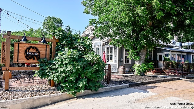 Listing photo id 11 for 366 Bodensee Place