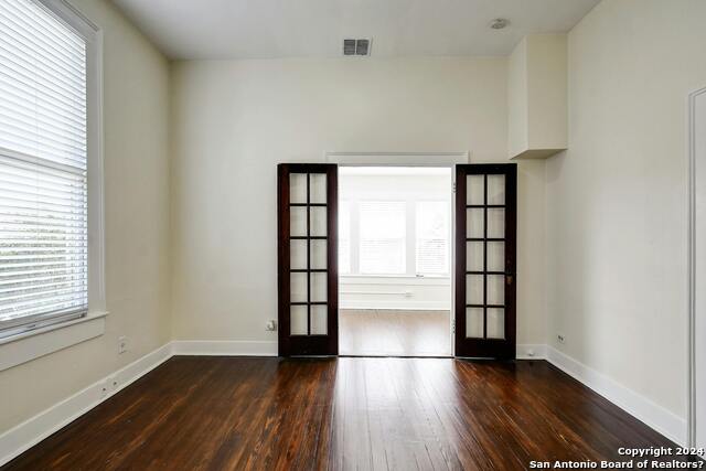 Image 10 of 18 For 423 Woodlawn Ave W 2