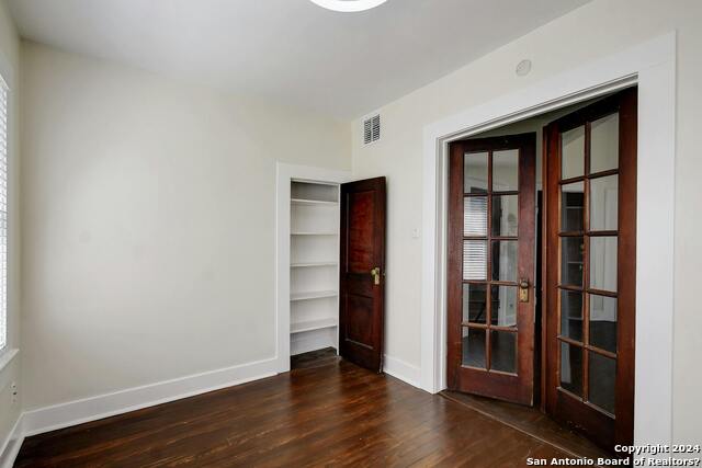 Image 15 of 18 For 423 Woodlawn Ave W 2