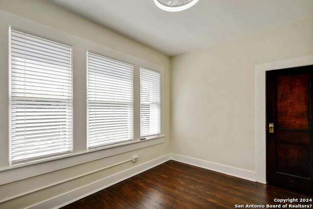 Image 16 of 18 For 423 Woodlawn Ave W 2
