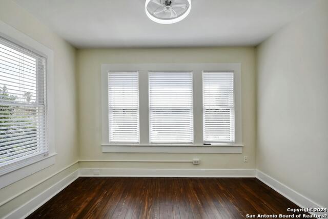 Image 17 of 18 For 423 Woodlawn Ave W 2
