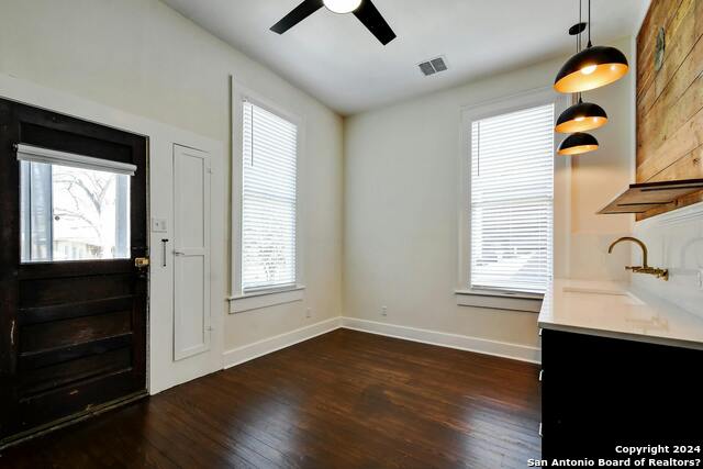 Image 4 of 18 For 423 Woodlawn Ave W 2