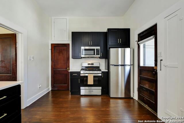 Image 5 of 18 For 423 Woodlawn Ave W 2