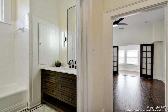 Image 6 of 18 For 423 Woodlawn Ave W 2