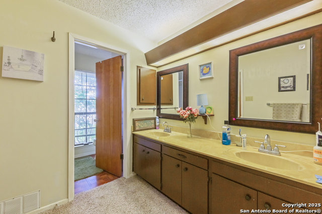Image 24 of 34 For 8902 Hetherington