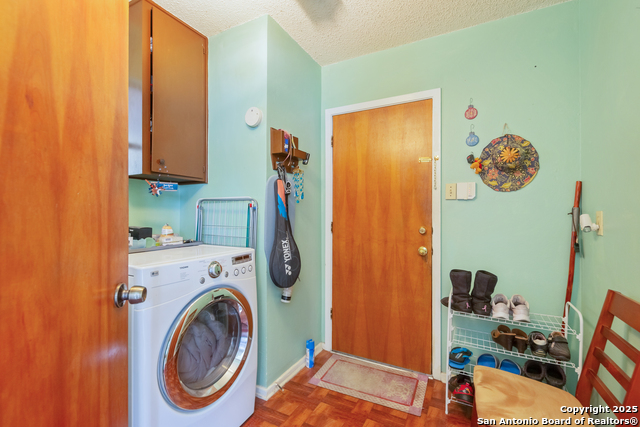Image 30 of 34 For 8902 Hetherington