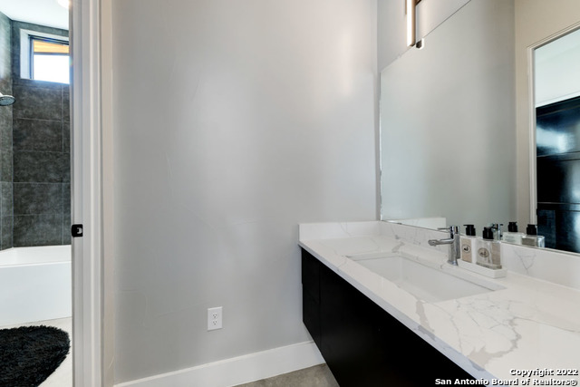 Image 21 of 45 For 417 Southwick Ranch