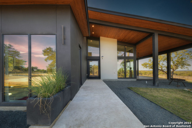 Image 3 of 45 For 417 Southwick Ranch