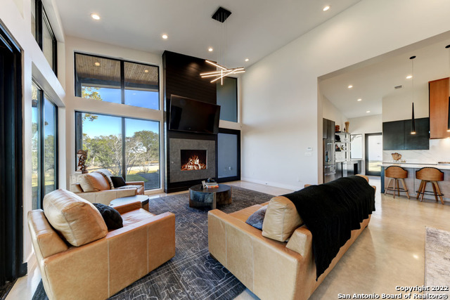 Image 6 of 45 For 417 Southwick Ranch