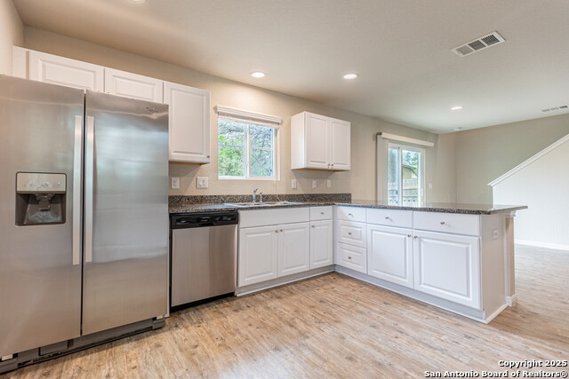 Listing photo id 10 for 10322 Relic Oaks