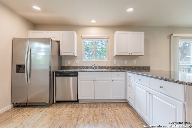 Listing photo id 11 for 10322 Relic Oaks