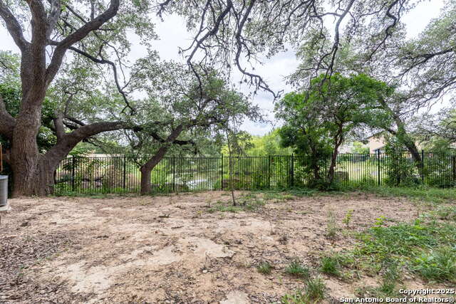 Listing photo id 28 for 10322 Relic Oaks