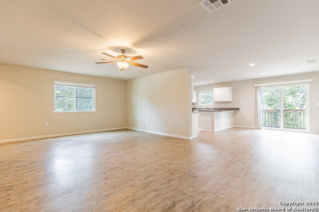 Listing photo id 3 for 10322 Relic Oaks