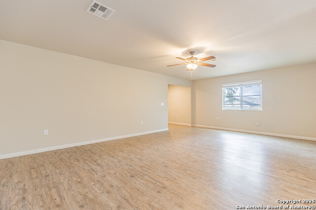 Listing photo id 4 for 10322 Relic Oaks