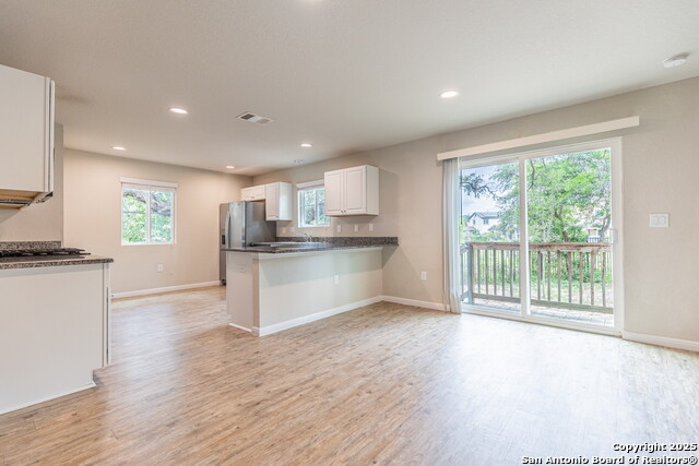 Listing photo id 5 for 10322 Relic Oaks