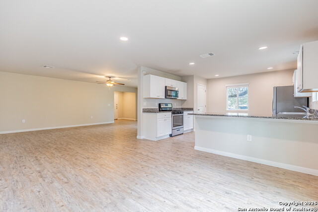 Listing photo id 6 for 10322 Relic Oaks