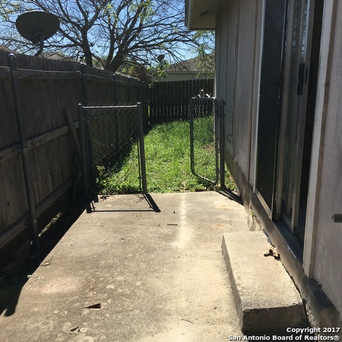 Listing photo id 8 for 5011 Sommerdale