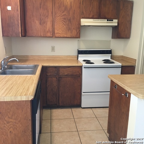 Listing photo id 1 for 5011 Sommerdale