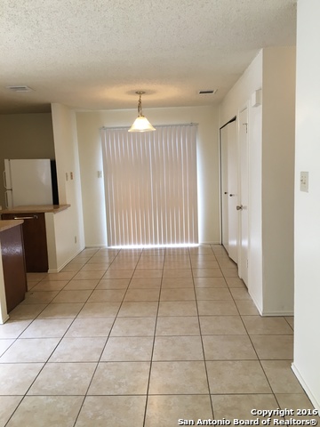 Listing photo id 2 for 5011 Sommerdale