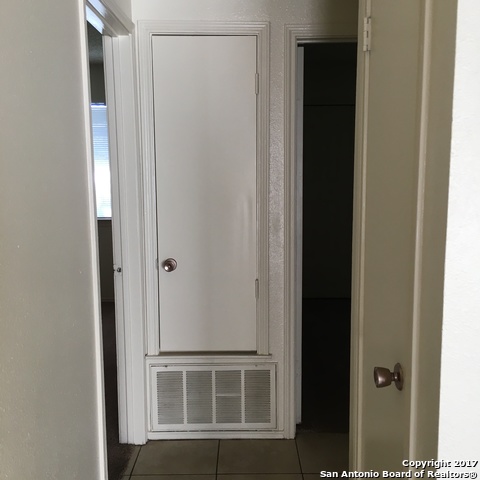 Listing photo id 4 for 5011 Sommerdale