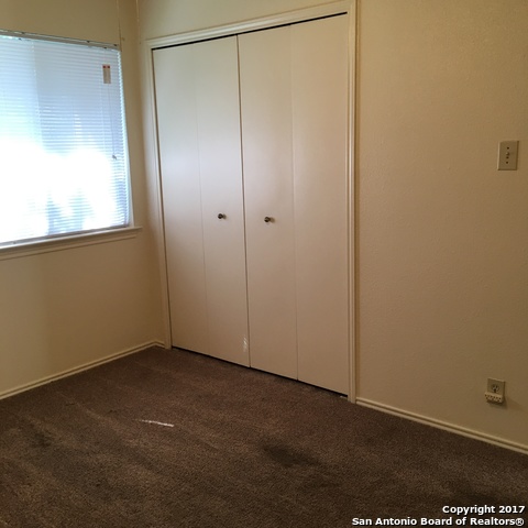 Listing photo id 6 for 5011 Sommerdale