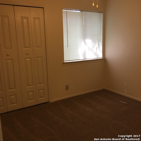 Listing photo id 7 for 5011 Sommerdale
