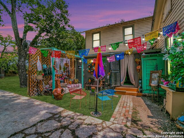Listing photo id 2 for 911 Camden St