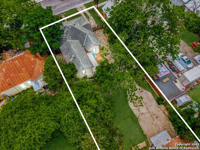 Listing photo id 5 for 911 Camden St